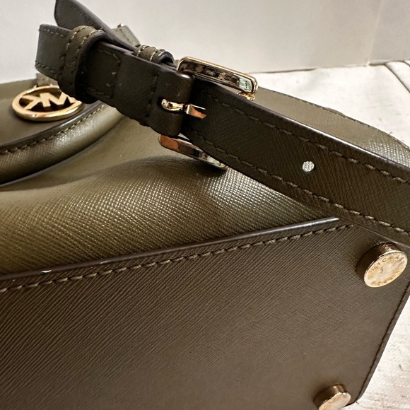 Michael Kors Sage Green Shoulder Bag with Gold Charm - Picture 12 of 15